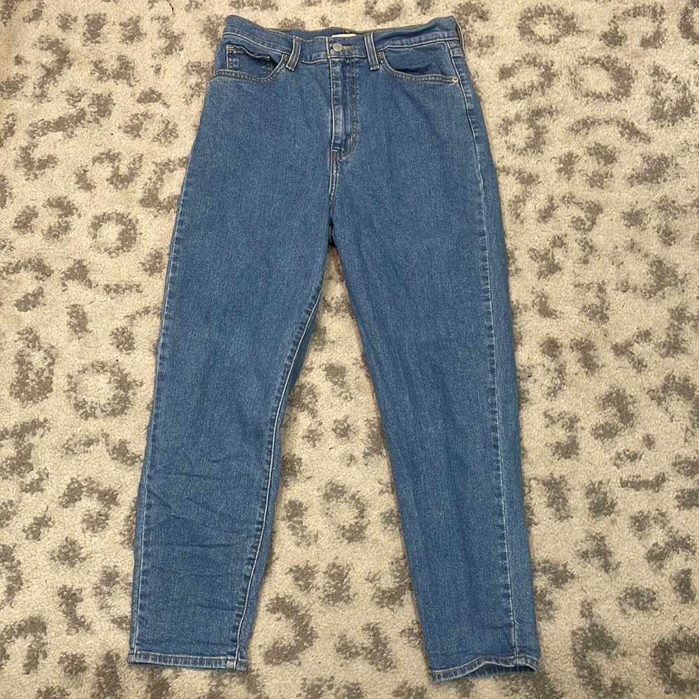 High waisted Levi’s jeans.